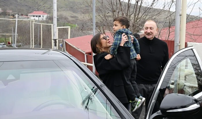 Prezident Ayazın ailəsinə “KamAZ” hədiyyə etdi