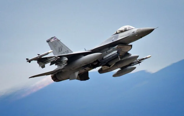 Bu ölkə Ukraynaya 53 ədəd F-16 göndərir