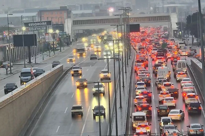 Bakıda bir çox istiqamətlərdə nəqliyyatın sıxlığı müşahidə edilir