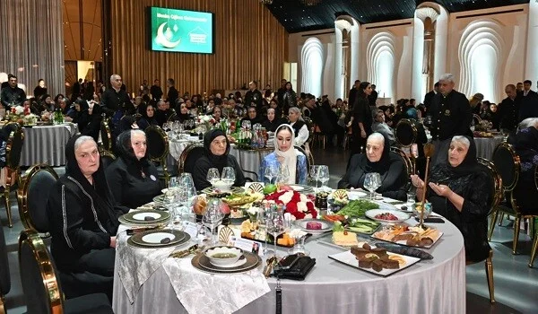 Leyla Əliyeva şəhid ailələri ilə birgə iftar süfrəsində