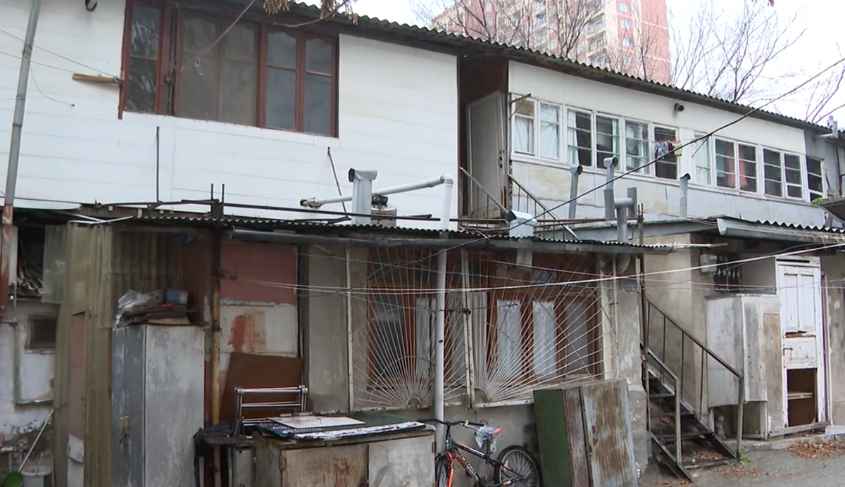 Nəsimi rayonundakı qəzalı evlər söküləcək - Sakinlərə təzminat ödəniləcək?