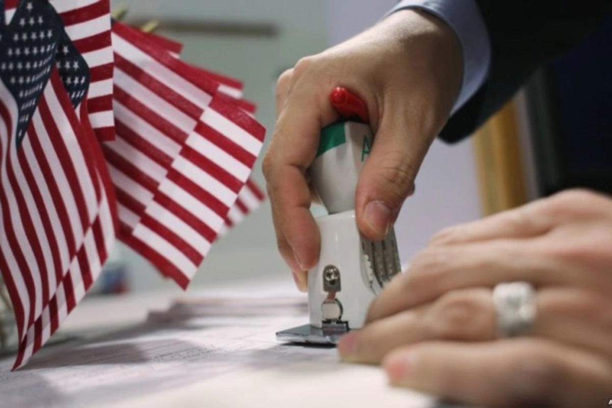 ABŞ-də işləmək istəyən əcnəbilərlə bağlı qaydalar dəyişdirildi