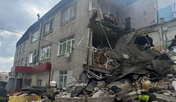 Ukraynanın vurduğu yaşayış binası çökdü