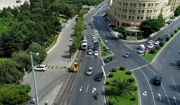 Tiflis prospektində yeni qayda: qırmızı işıqda dönmək olar